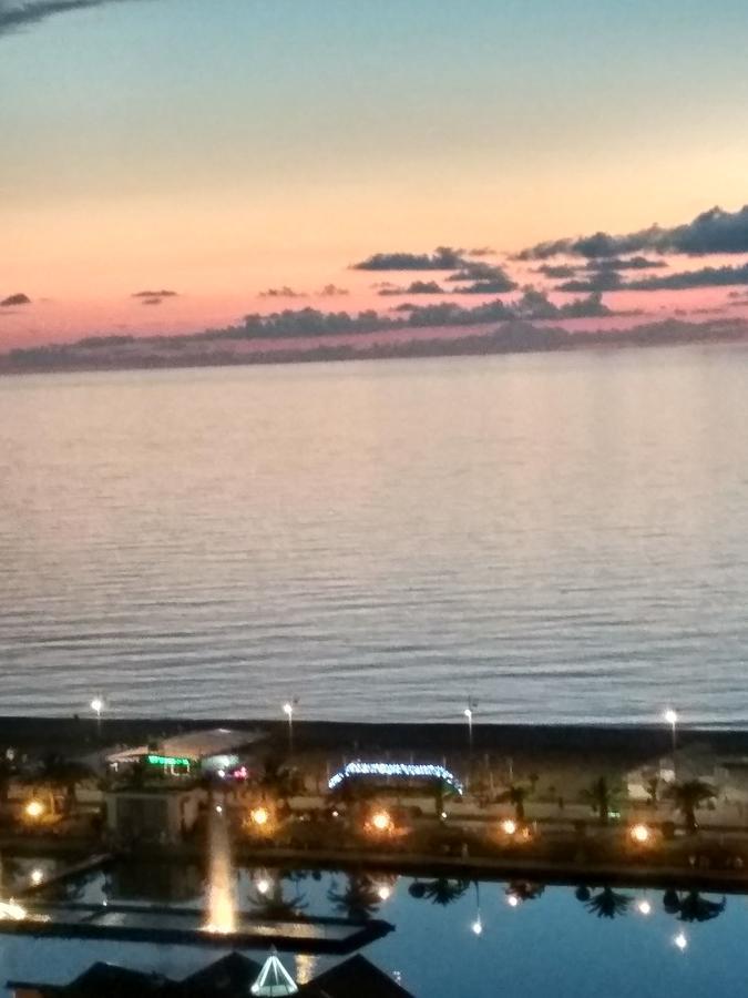 Апартамент С Видом На Море Batumi Esterno foto